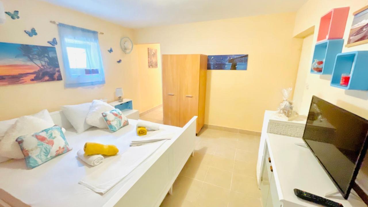 Colorful And Happy Apartment Sukosan - With Parking Exteriör bild