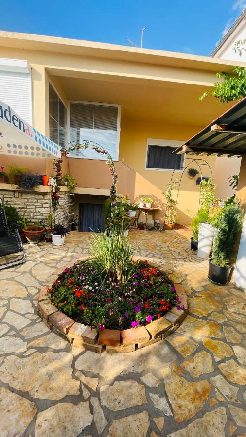 Colorful And Happy Apartment Sukosan - With Parking Exteriör bild