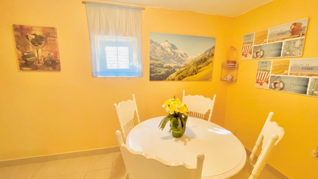 Colorful And Happy Apartment Sukosan - With Parking Exteriör bild