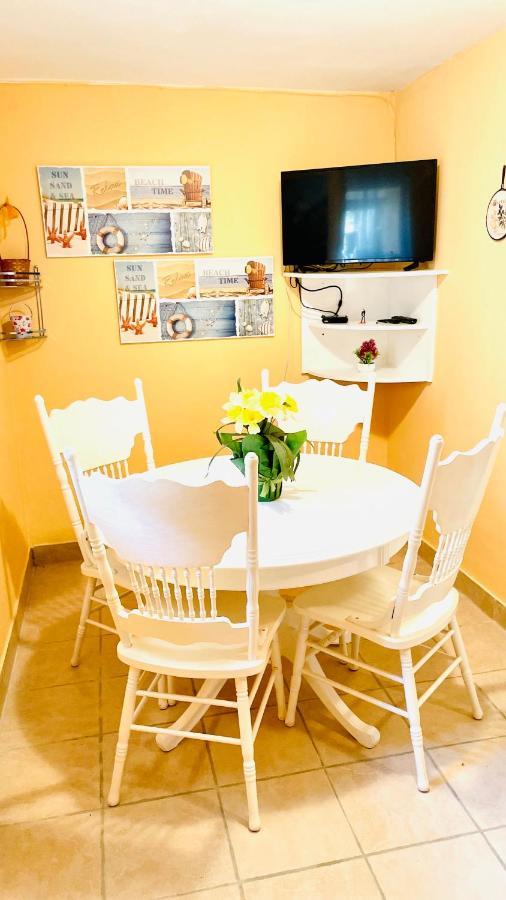 Colorful And Happy Apartment Sukosan - With Parking Exteriör bild