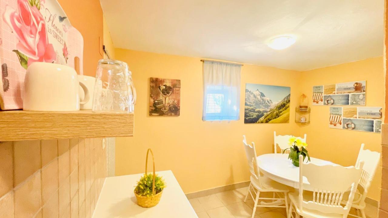 Colorful And Happy Apartment Sukosan - With Parking Exteriör bild