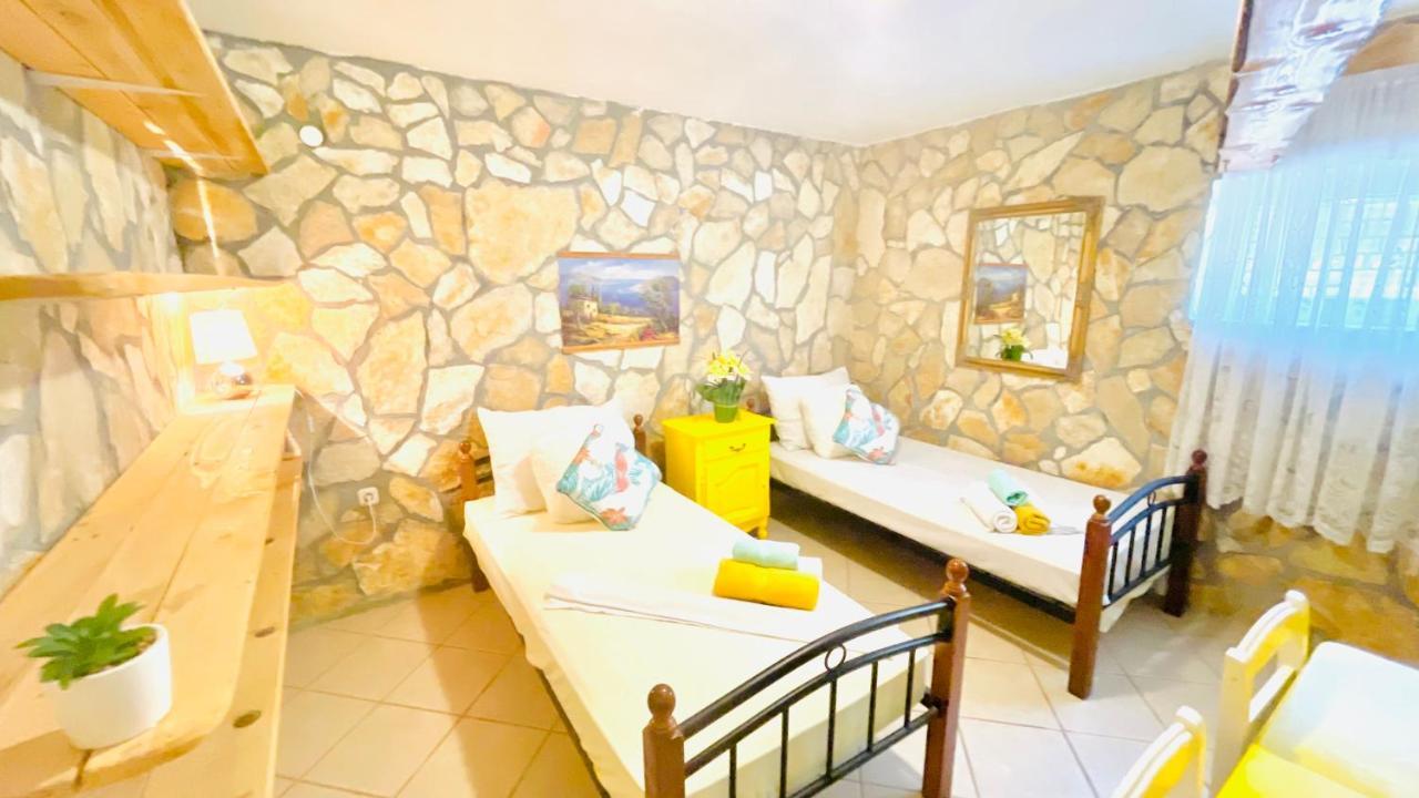 Colorful And Happy Apartment Sukosan - With Parking Exteriör bild